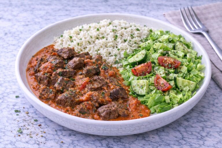 Beef in Roasted Pepper Sauce with Rice and Salad